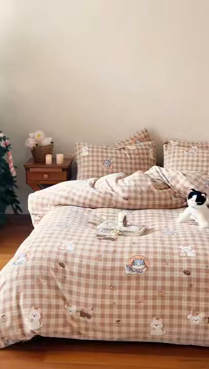 91家纺网 家纺一手货源 找家纺 时光里 2025新款230克印花牛奶绒系列四件套 咖格汪