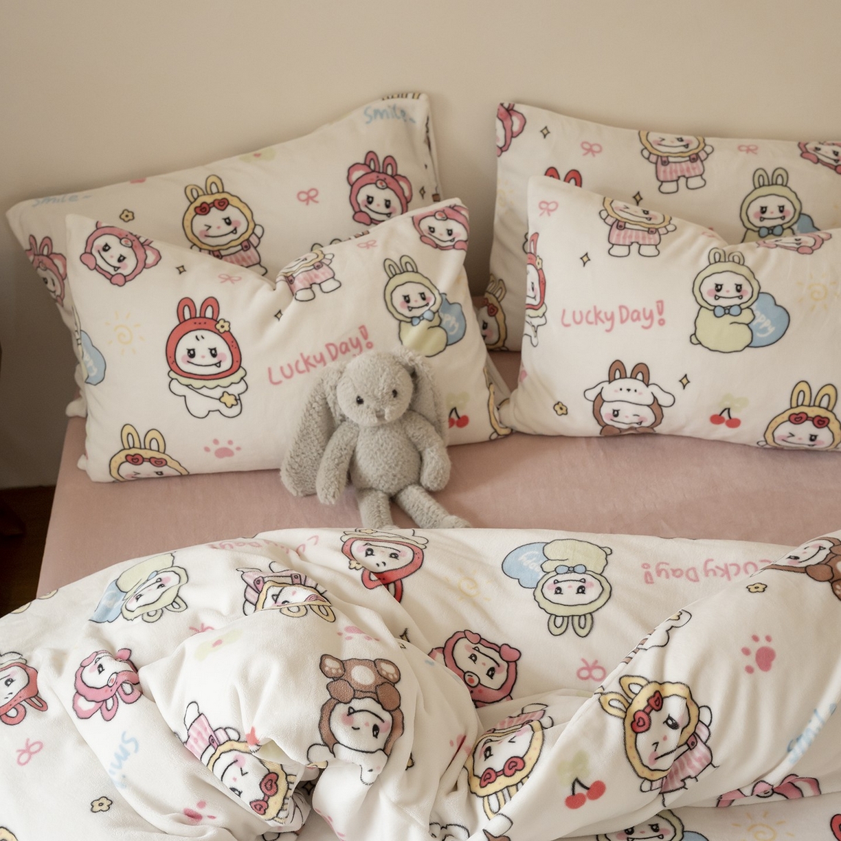 91家纺网 家纺一手货源 找家纺 时光里 2025新款230克印花牛奶绒系列四件套 拉布