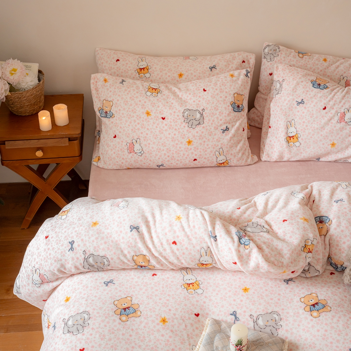 91家纺网 家纺一手货源 找家纺 时光里 2025新款230克印花牛奶绒系列四件套 萌宠物语