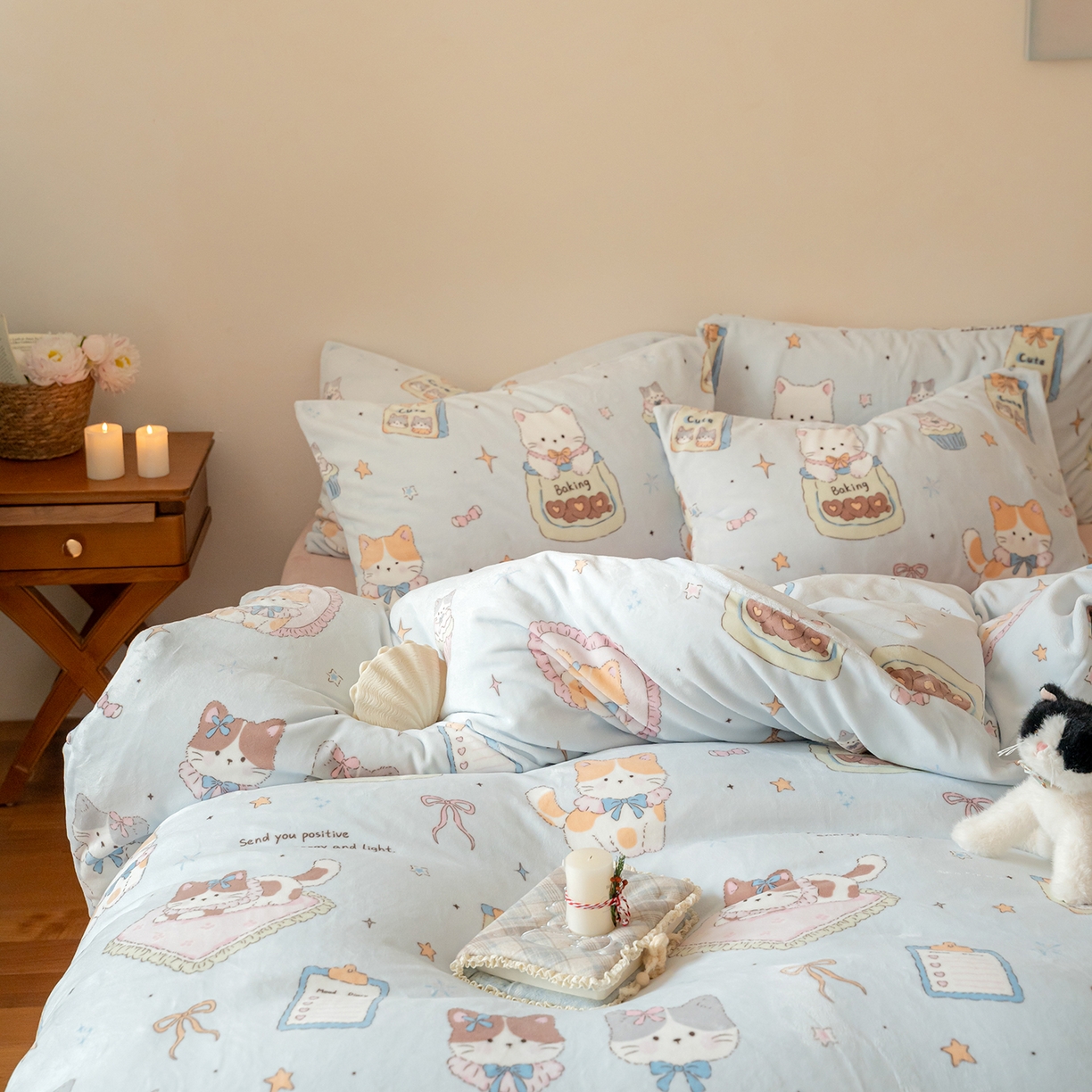 91家纺网 家纺一手货源 找家纺 时光里 2025新款230克印花牛奶绒系列四件套 喵星人