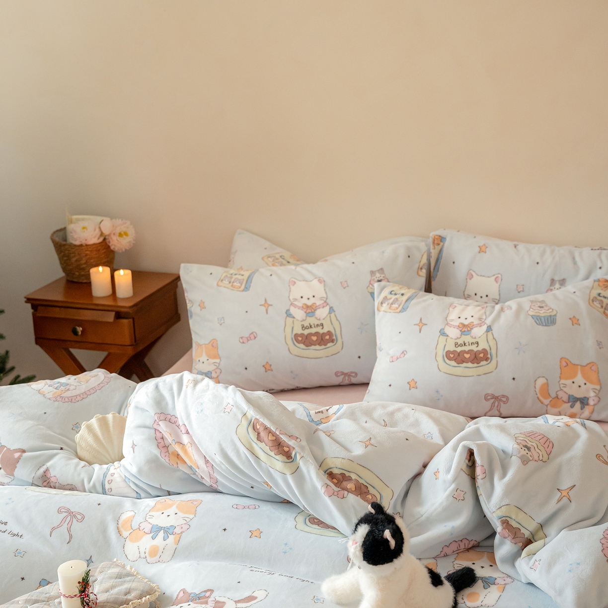 91家纺网 家纺一手货源 找家纺 时光里 2025新款230克印花牛奶绒系列四件套 喵星人