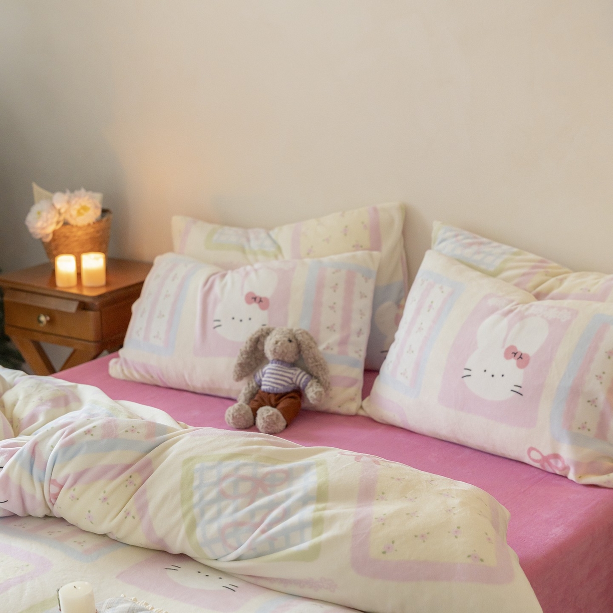 91家纺网 家纺一手货源 找家纺 时光里 2025新款230克印花牛奶绒系列四件套 奶兔团