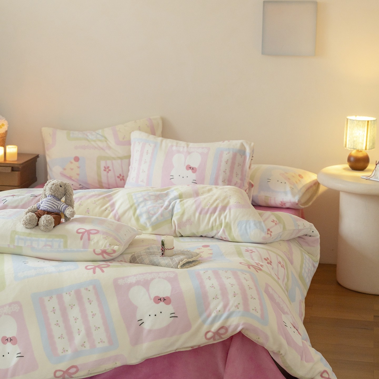 91家纺网 家纺一手货源 找家纺 时光里 2025新款230克印花牛奶绒系列四件套 奶兔团