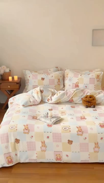 91家纺网 家纺一手货源 找家纺 时光里 2025新款230克印花牛奶绒系列四件套 兔仔熊