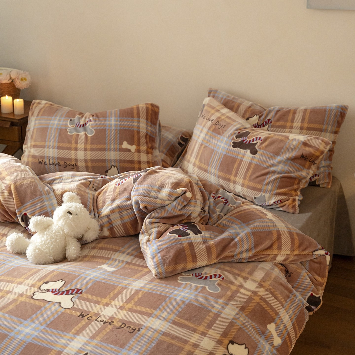 91家纺网 家纺一手货源 找家纺 时光里 2025新款230克印花牛奶绒系列四件套 汪汪巾