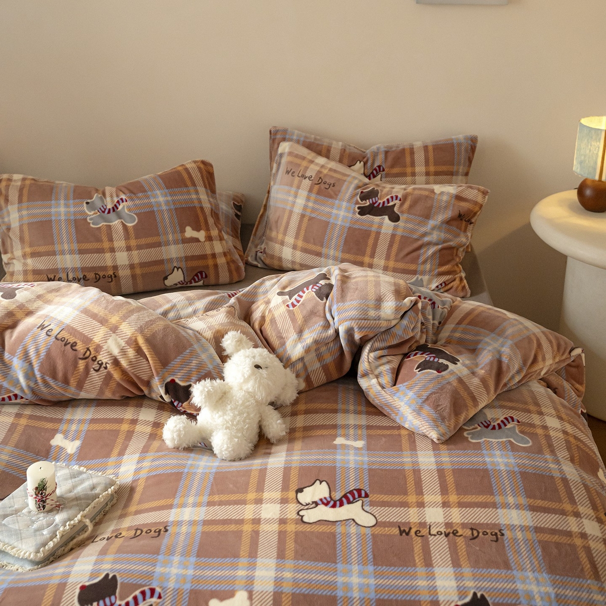 91家纺网 家纺一手货源 找家纺 时光里 2025新款230克印花牛奶绒系列四件套 汪汪巾