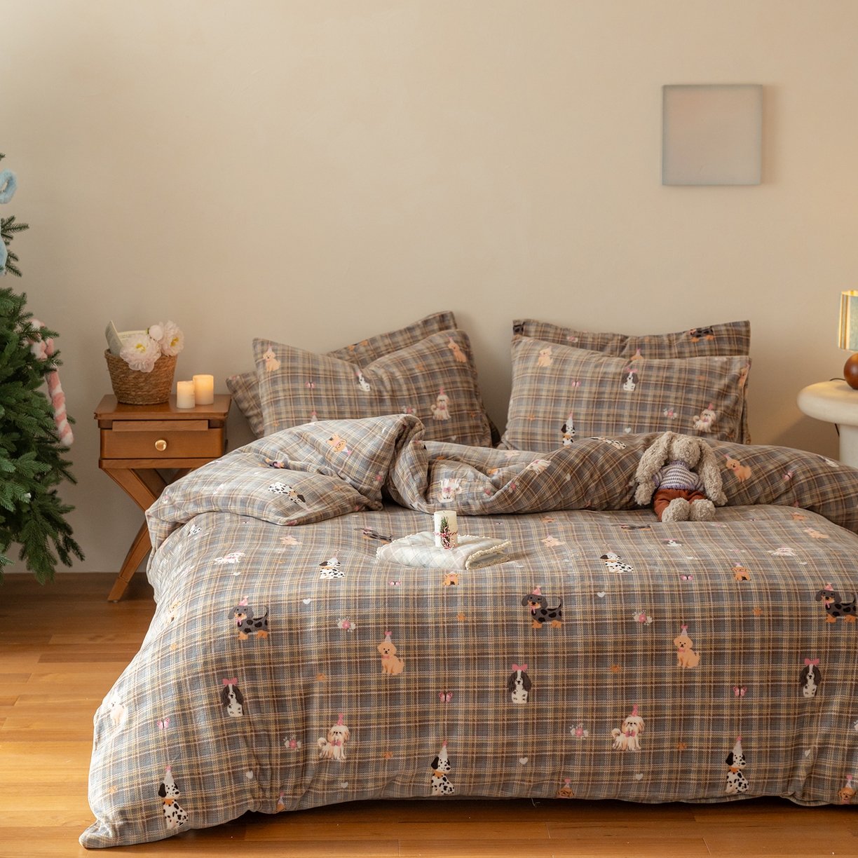 91家纺网 家纺一手货源 找家纺 时光里 2025新款230克印花牛奶绒系列四件套 小犬帽