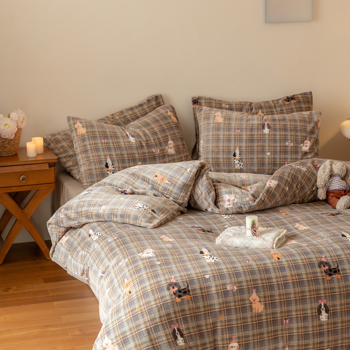 91家纺网 家纺一手货源 找家纺 时光里 2025新款230克印花牛奶绒系列四件套 小犬帽