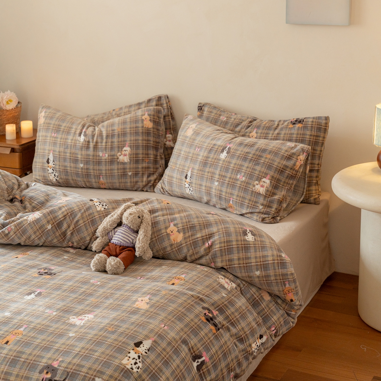 91家纺网 家纺一手货源 找家纺 时光里 2025新款230克印花牛奶绒系列四件套 小犬帽