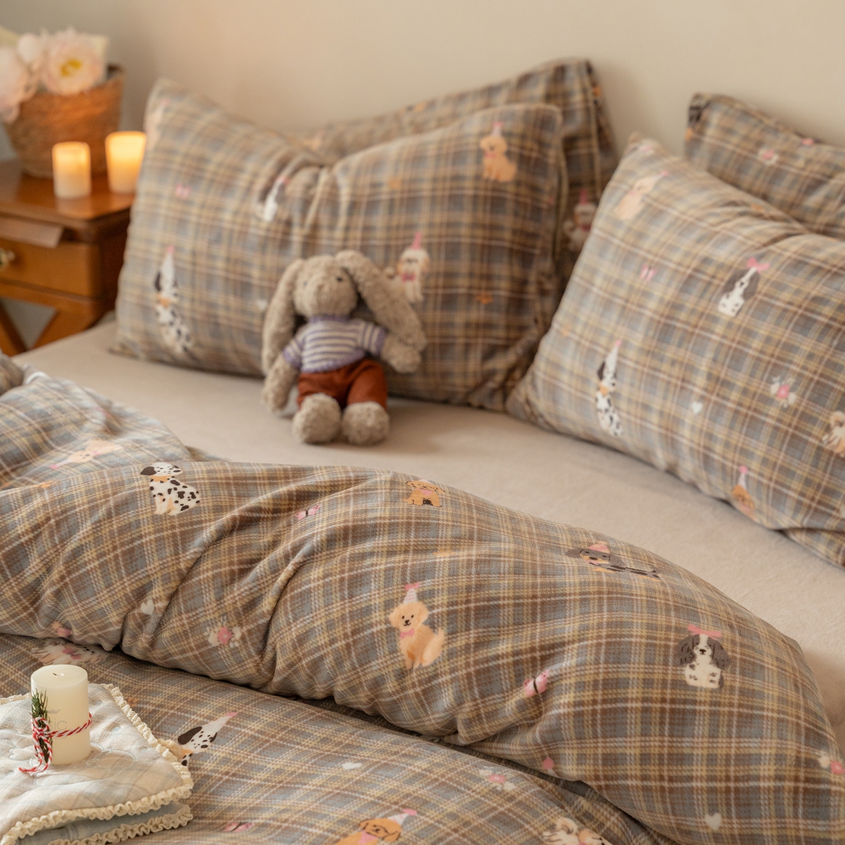 91家纺网 家纺一手货源 找家纺 时光里 2025新款230克印花牛奶绒系列四件套 小犬帽