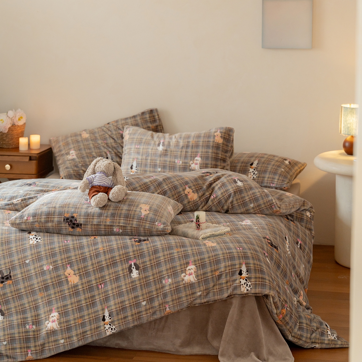 91家纺网 家纺一手货源 找家纺 时光里 2025新款230克印花牛奶绒系列四件套 小犬帽