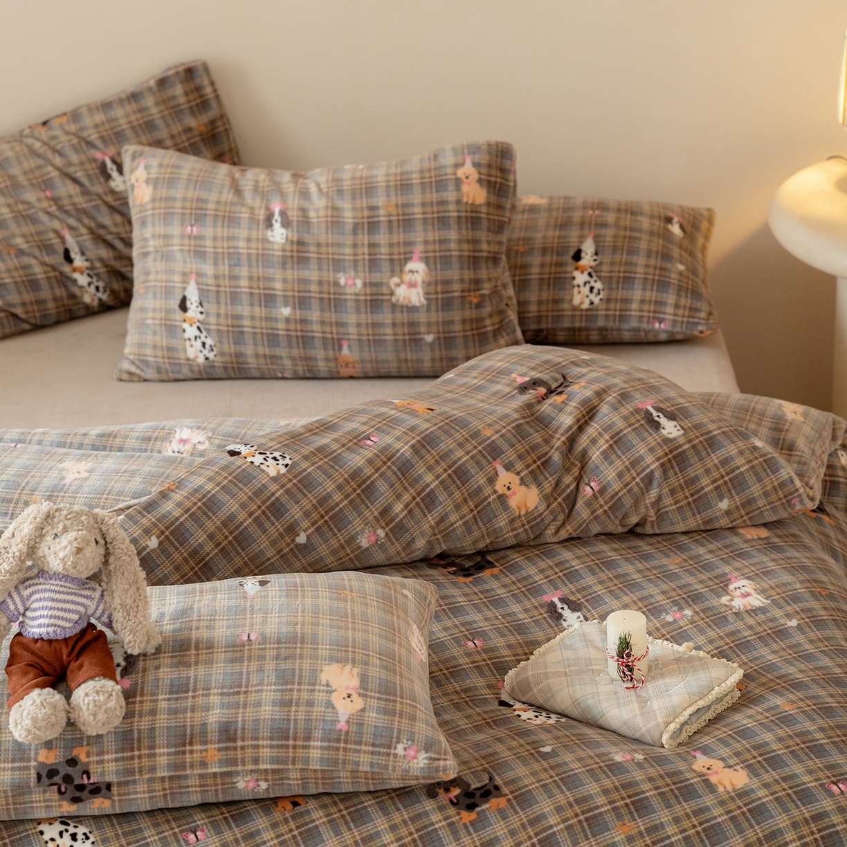 91家纺网 家纺一手货源 找家纺 时光里 2025新款230克印花牛奶绒系列四件套 小犬帽