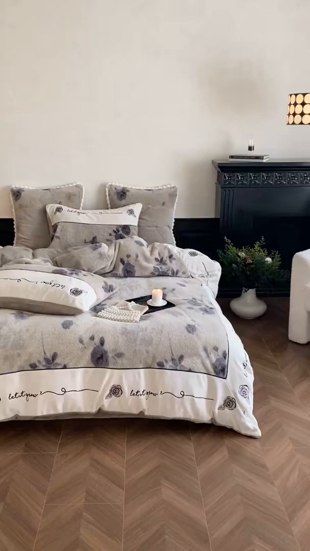 91家纺网 家纺一手货源 找家纺 （总）星野 2025新款兔毛绒牛奶绒刺绣拼接四件套-墨韵风华（商家控价券后：338/358）