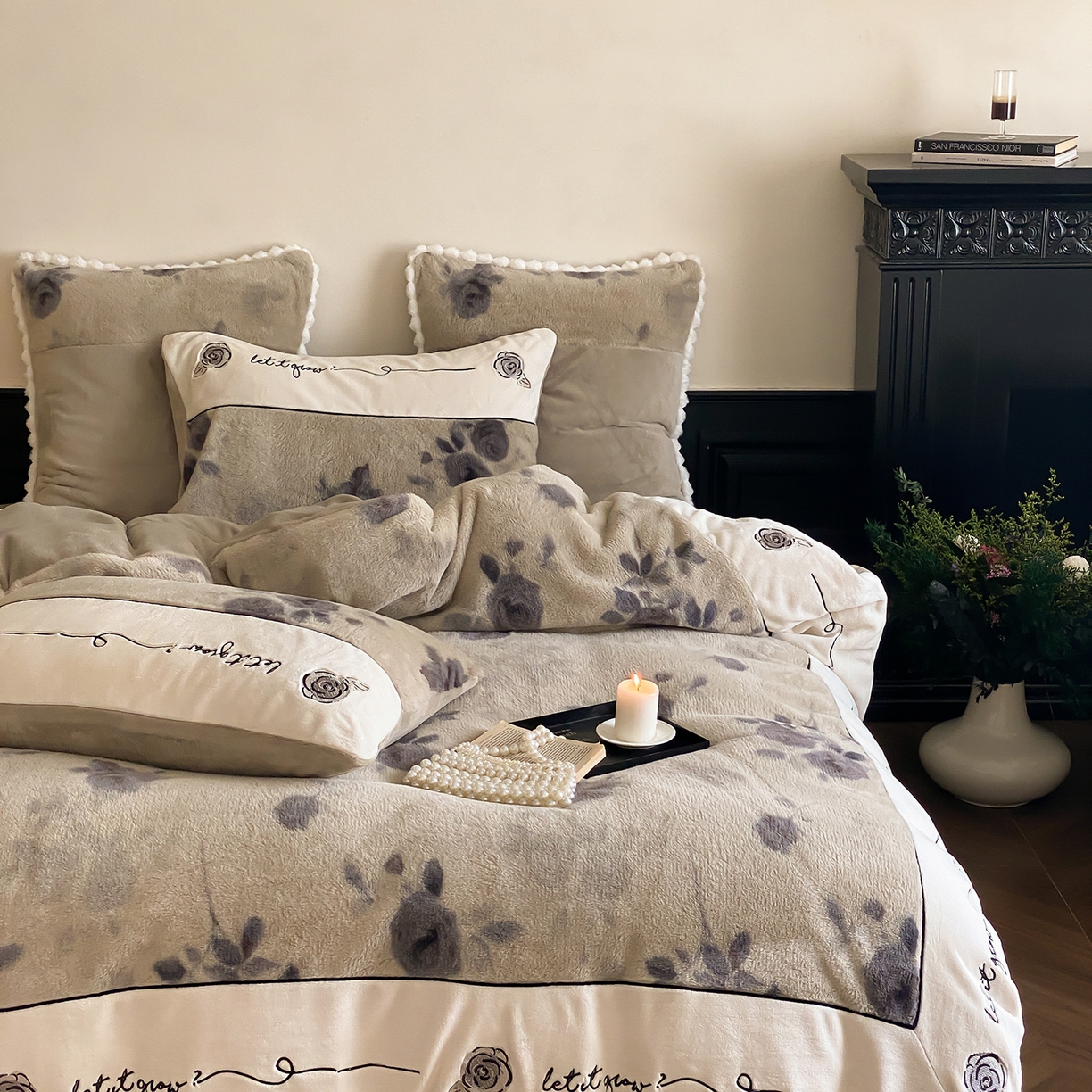 91家纺网 家纺一手货源 找家纺 （总）星野 2025新款兔毛绒牛奶绒刺绣拼接四件套-墨韵风华（商家控价券后：338/358）