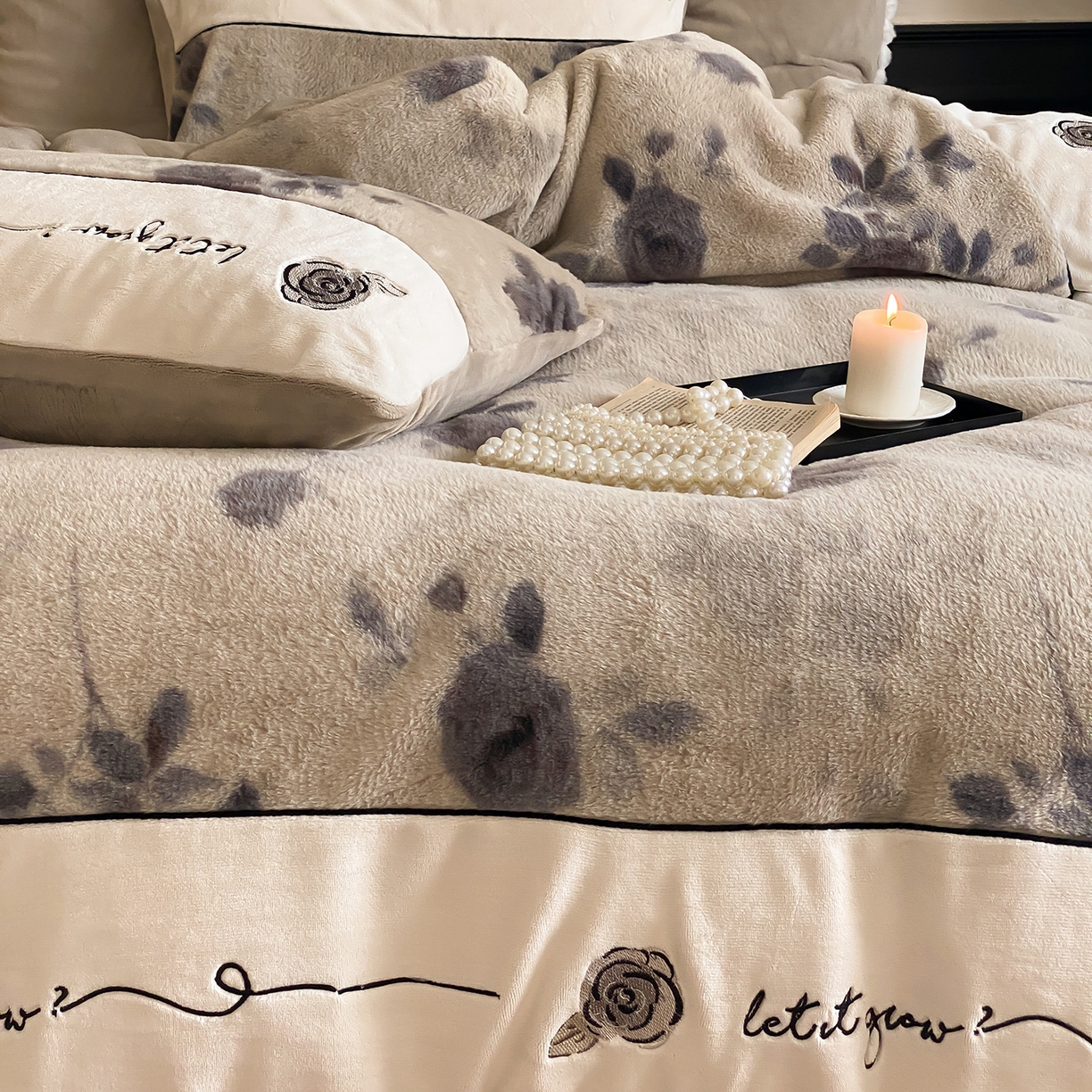 91家纺网 家纺一手货源 找家纺 （总）星野 2025新款兔毛绒牛奶绒刺绣拼接四件套-墨韵风华（商家控价券后：338/358）