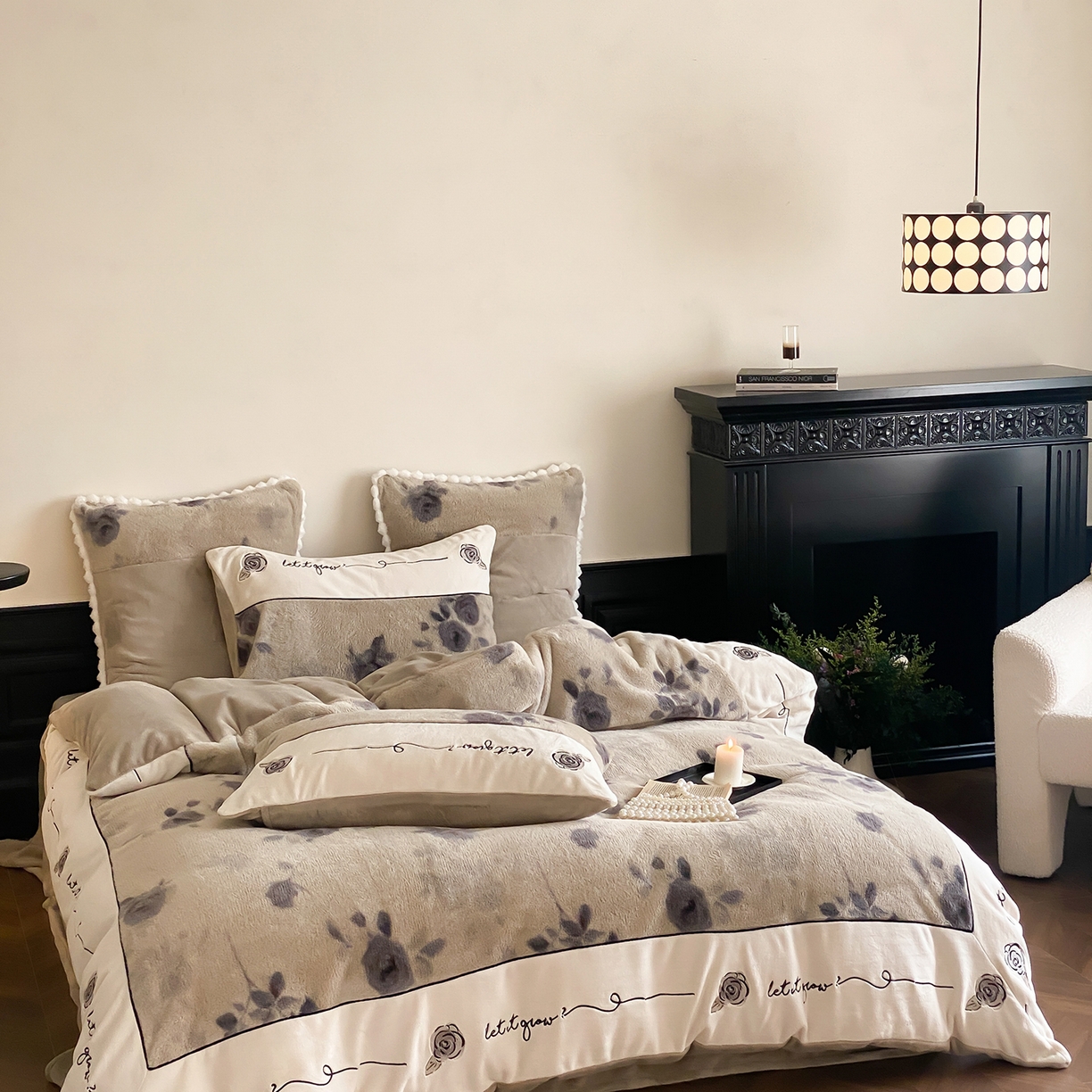 91家纺网 家纺一手货源 找家纺 （总）星野 2025新款兔毛绒牛奶绒刺绣拼接四件套-墨韵风华（商家控价券后：338/358）