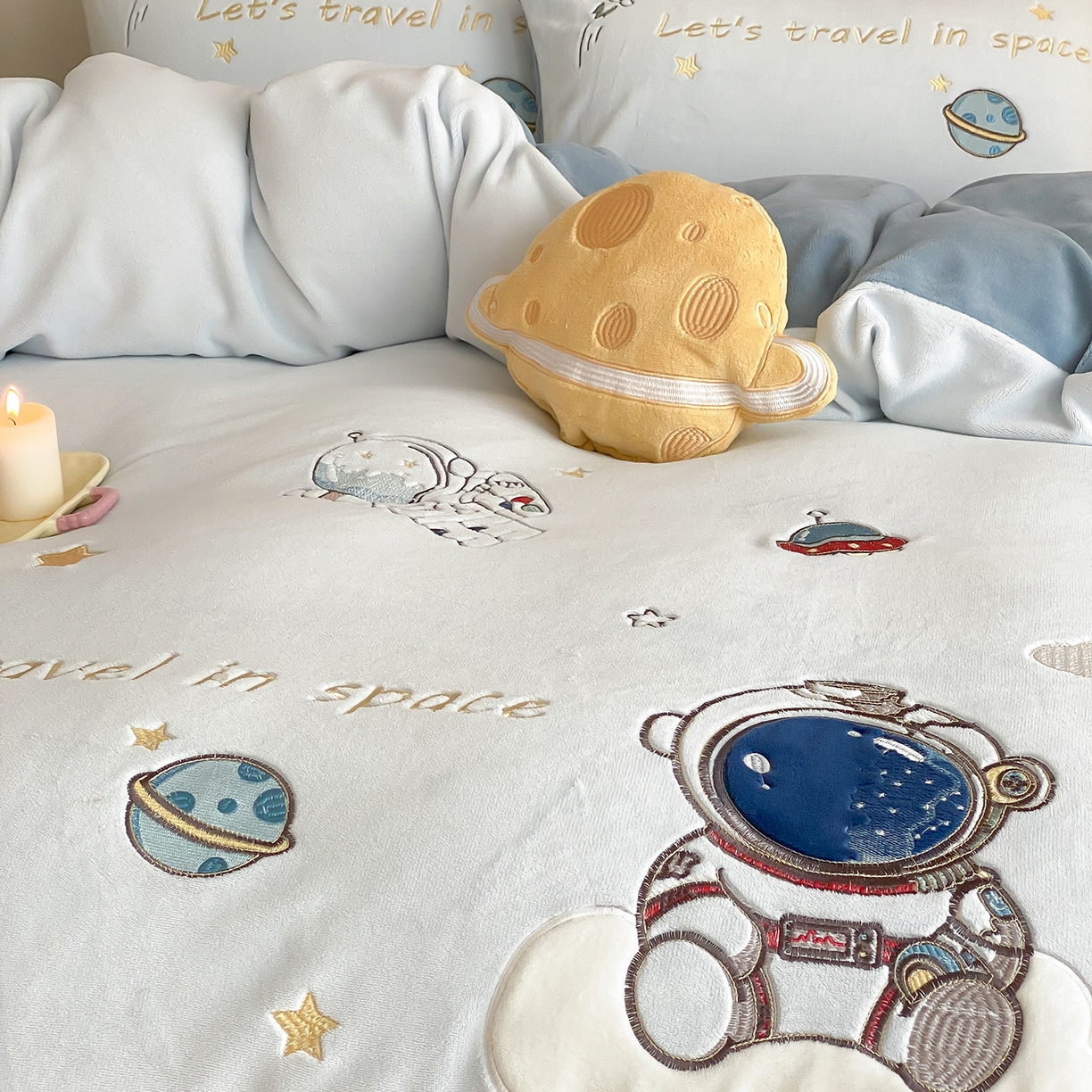 91家纺网 家纺一手货源 找家纺 （总）星野 2025新款高克重牛奶绒贴布绣刺绣四件套-星际探索（商家控价券后：308/338/358）