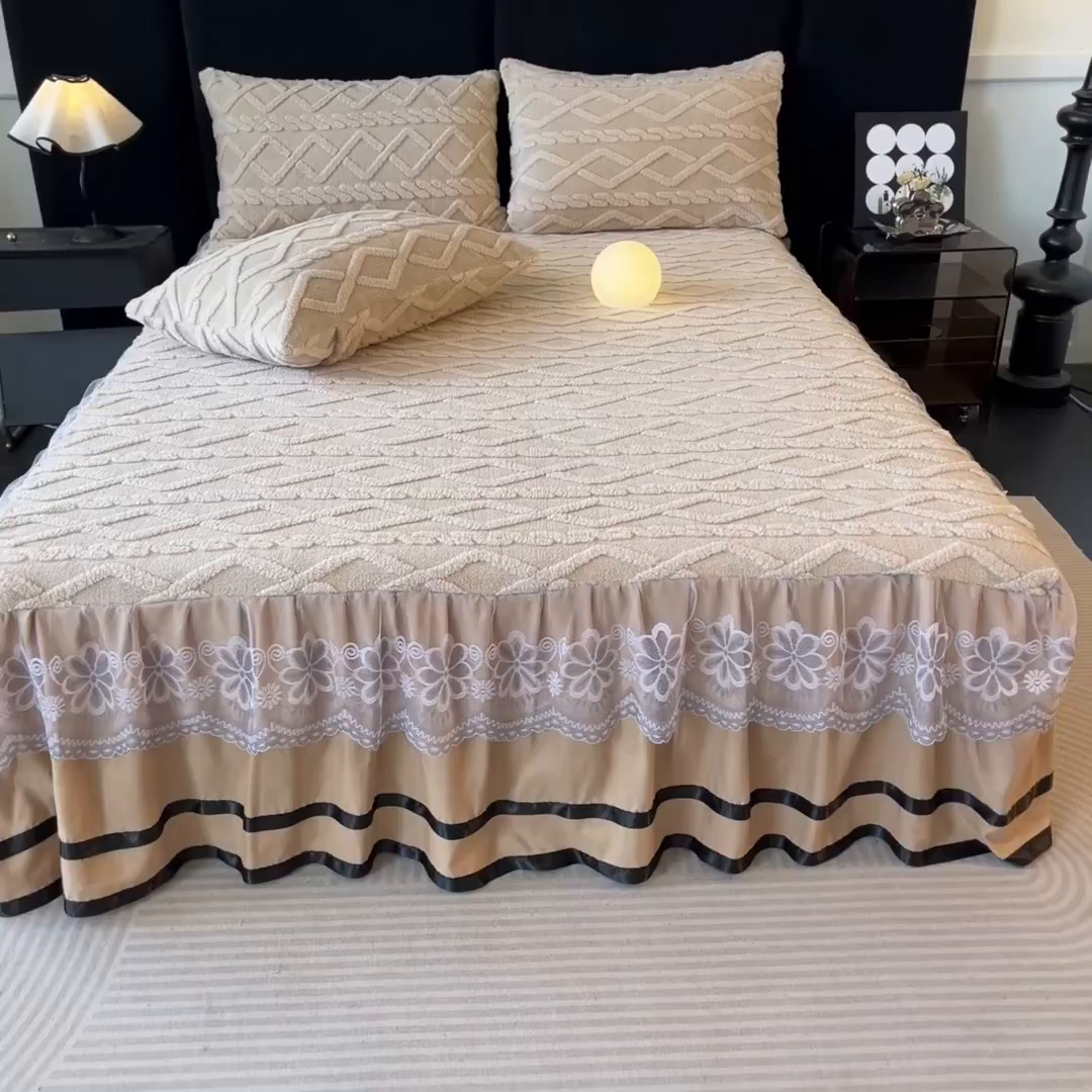 91家纺网 家纺一手货源 找家纺 米瑞娜 2025新款塔芙绒床裙三件套雕花绒蕾丝跨境单床裙外贸现货尺寸齐全 马尾型-卡其