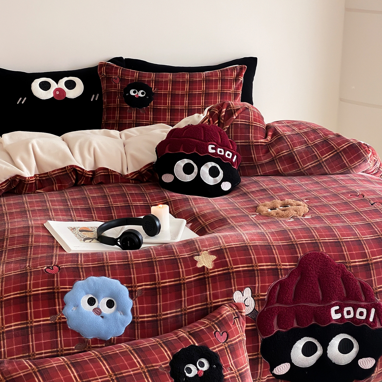 91家纺网 家纺一手货源 找家纺 （总）星野 2025新款高克重牛奶绒贴布绣刺绣四件套-黑巧豆（商家控价券后：298/328/348）