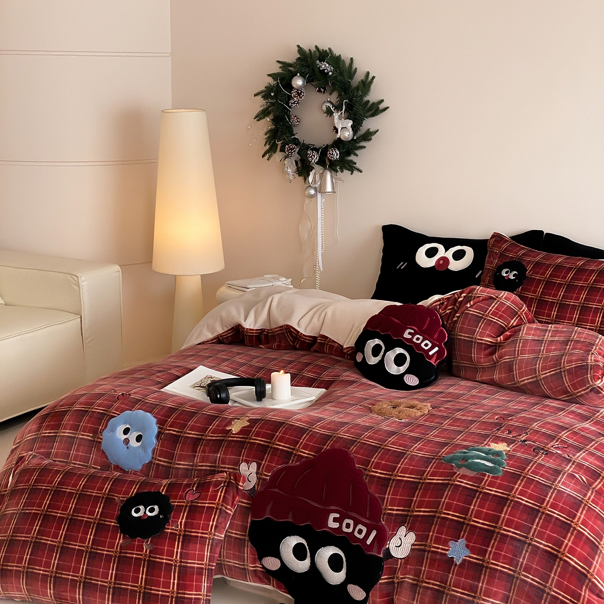 91家纺网 家纺一手货源 找家纺 （总）星野 2025新款高克重牛奶绒贴布绣刺绣四件套-黑巧豆（商家控价券后：298/328/348）