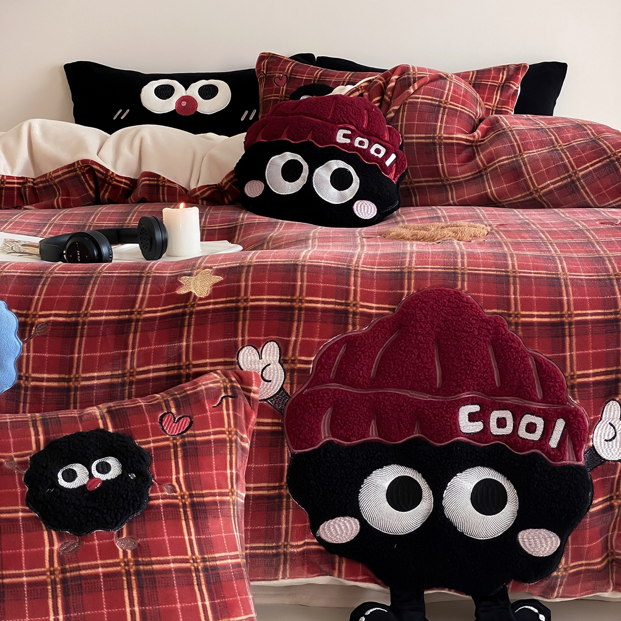 91家纺网 家纺一手货源 找家纺 （总）星野 2025新款高克重牛奶绒贴布绣刺绣四件套-黑巧豆（商家控价券后：298/328/348）