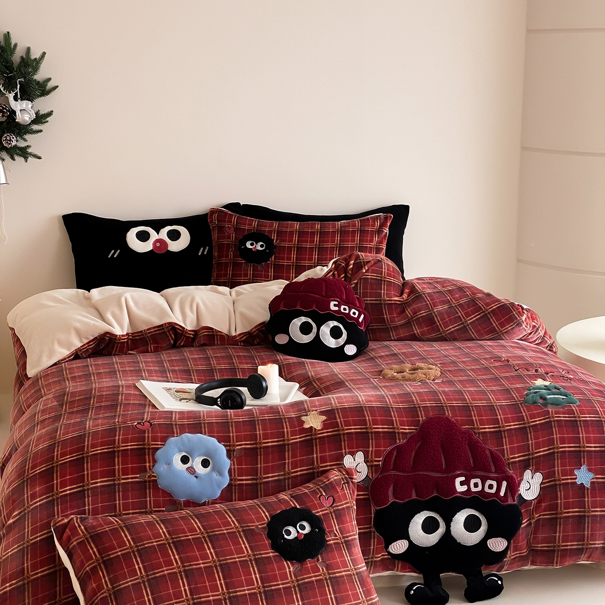 91家纺网 家纺一手货源 找家纺 （总）星野 2025新款高克重牛奶绒贴布绣刺绣四件套-黑巧豆（商家控价券后：298/328/348）