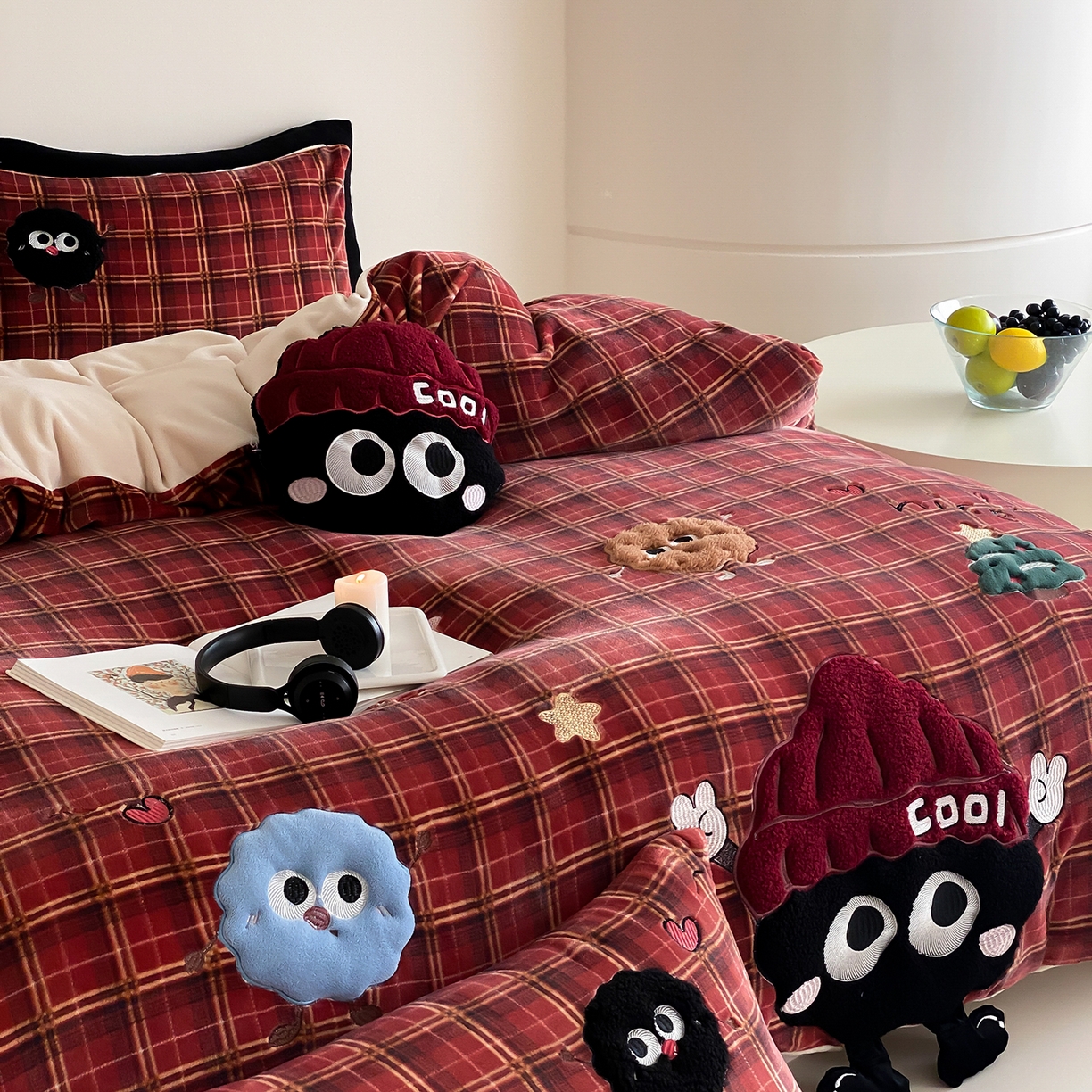 91家纺网 家纺一手货源 找家纺 （总）星野 2025新款高克重牛奶绒贴布绣刺绣四件套-黑巧豆（商家控价券后：298/328/348）