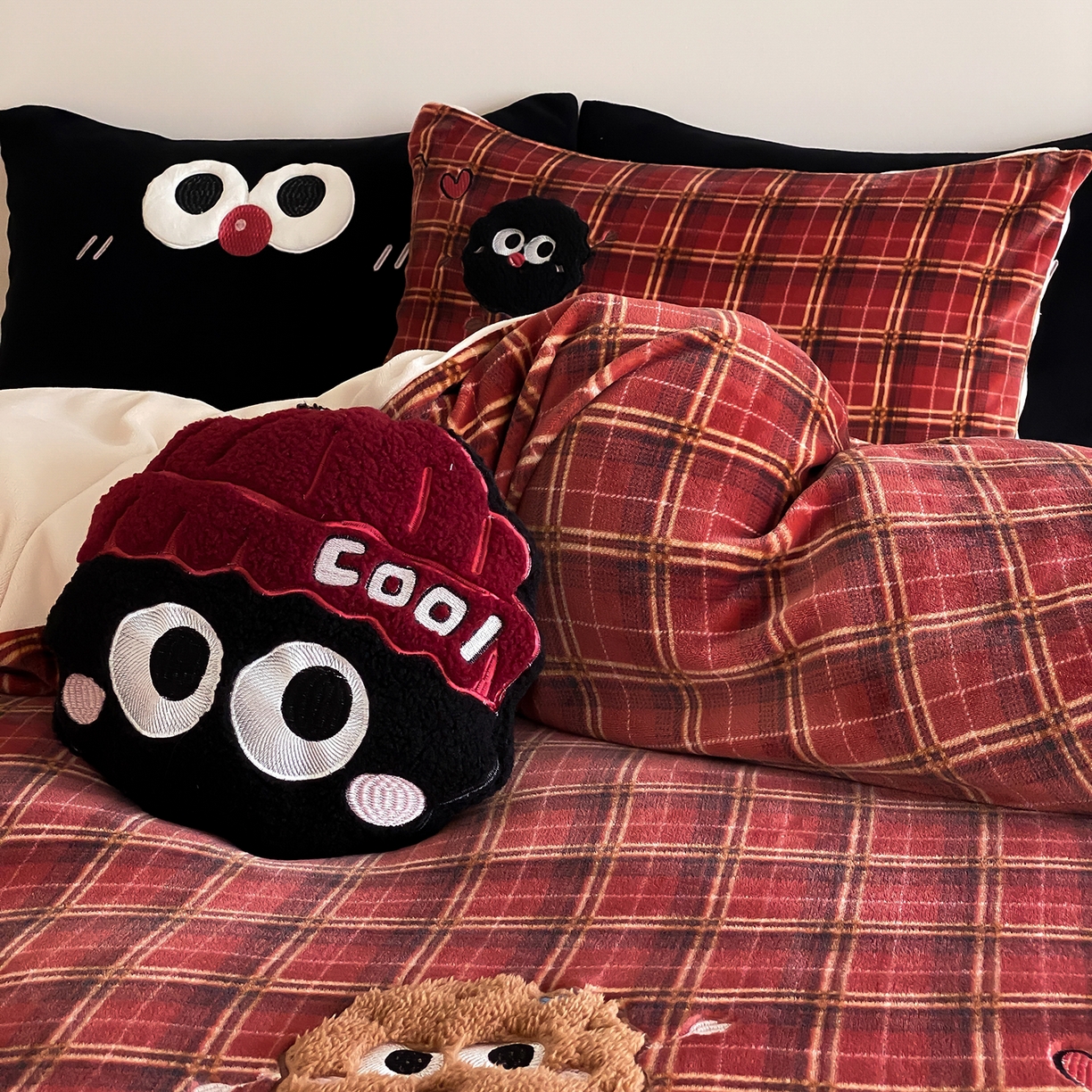 91家纺网 家纺一手货源 找家纺 （总）星野 2025新款高克重牛奶绒贴布绣刺绣四件套-黑巧豆（商家控价券后：298/328/348）