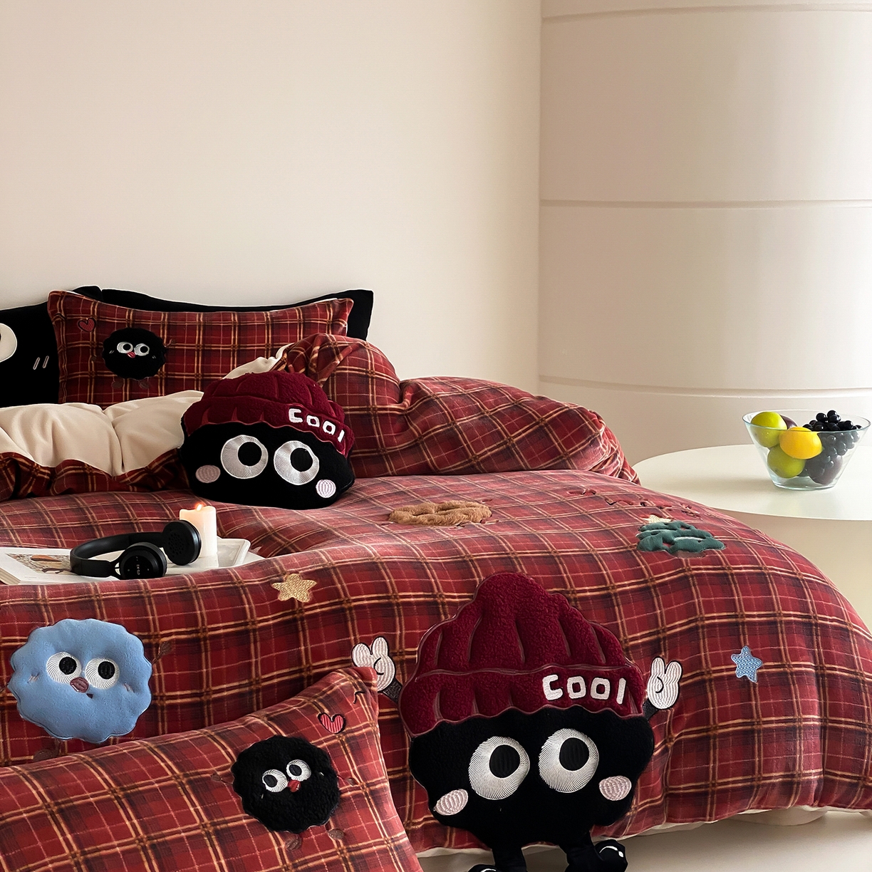 91家纺网 家纺一手货源 找家纺 （总）星野 2025新款高克重牛奶绒贴布绣刺绣四件套-黑巧豆（商家控价券后：298/328/348）