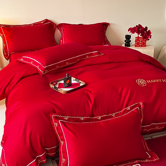 91家纺网 家纺一手货源 找家纺 置顶家纺 2025新款亲肤磨毛刺绣婚庆四件套系列-实拍 巴黎恋人-大红