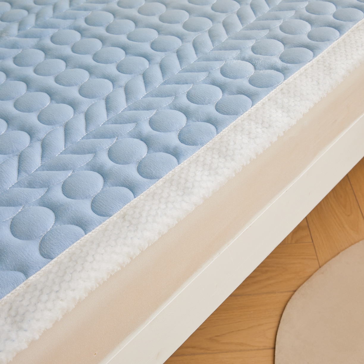 91家纺网 家纺一手货源 找家纺 希廷顿 2025新款保暖水晶绒宿舍床护垫 天空蓝