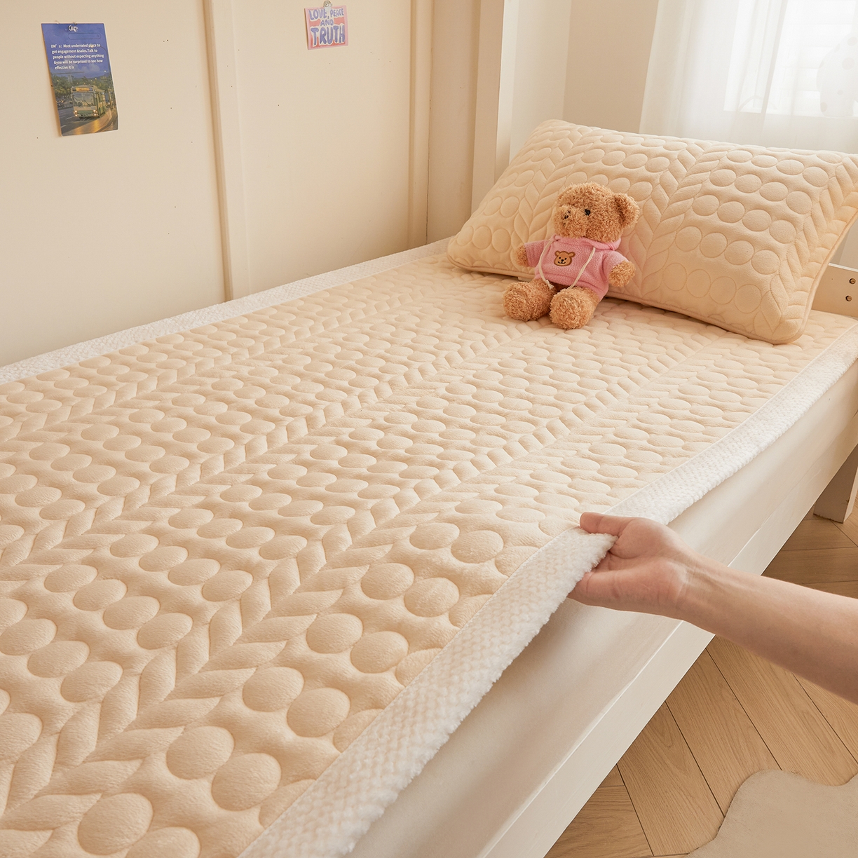 91家纺网 家纺一手货源 找家纺 希廷顿 2025新款保暖水晶绒宿舍床护垫 奶咖色