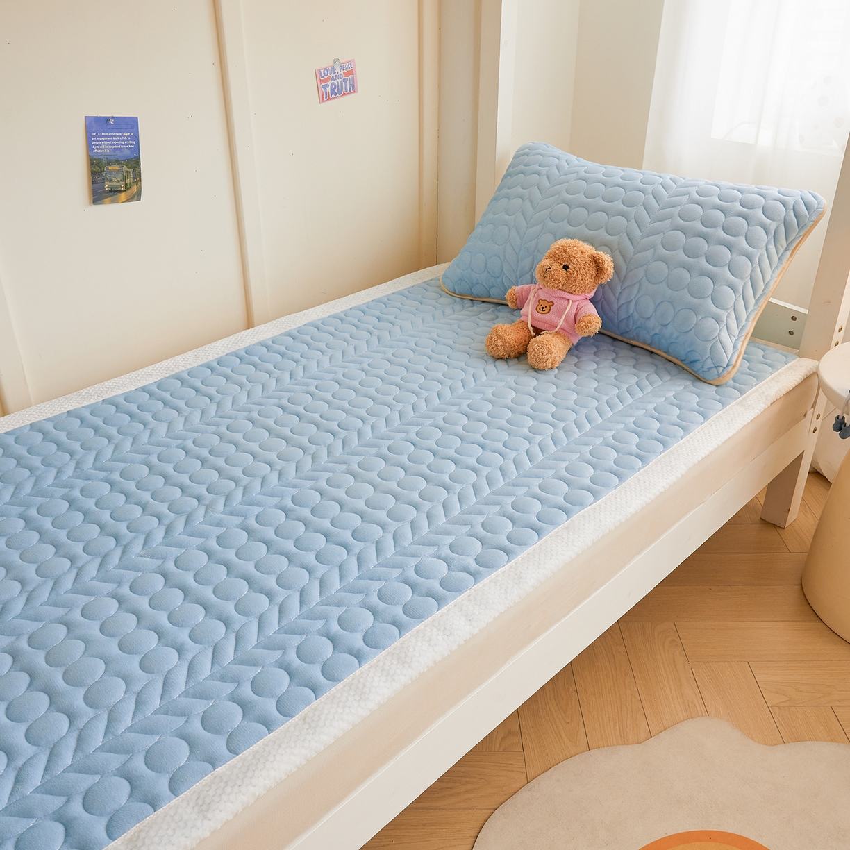 91家纺网 家纺一手货源 找家纺 希廷顿 2025新款保暖水晶绒宿舍床护垫 天空蓝