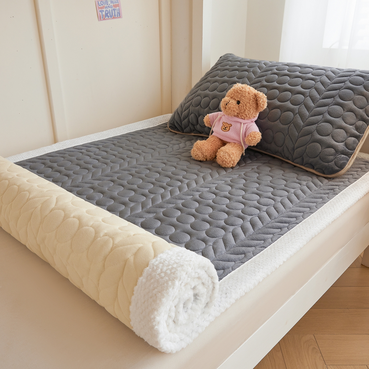 91家纺网 家纺一手货源 找家纺 希廷顿 2025新款保暖水晶绒宿舍床护垫 高级灰