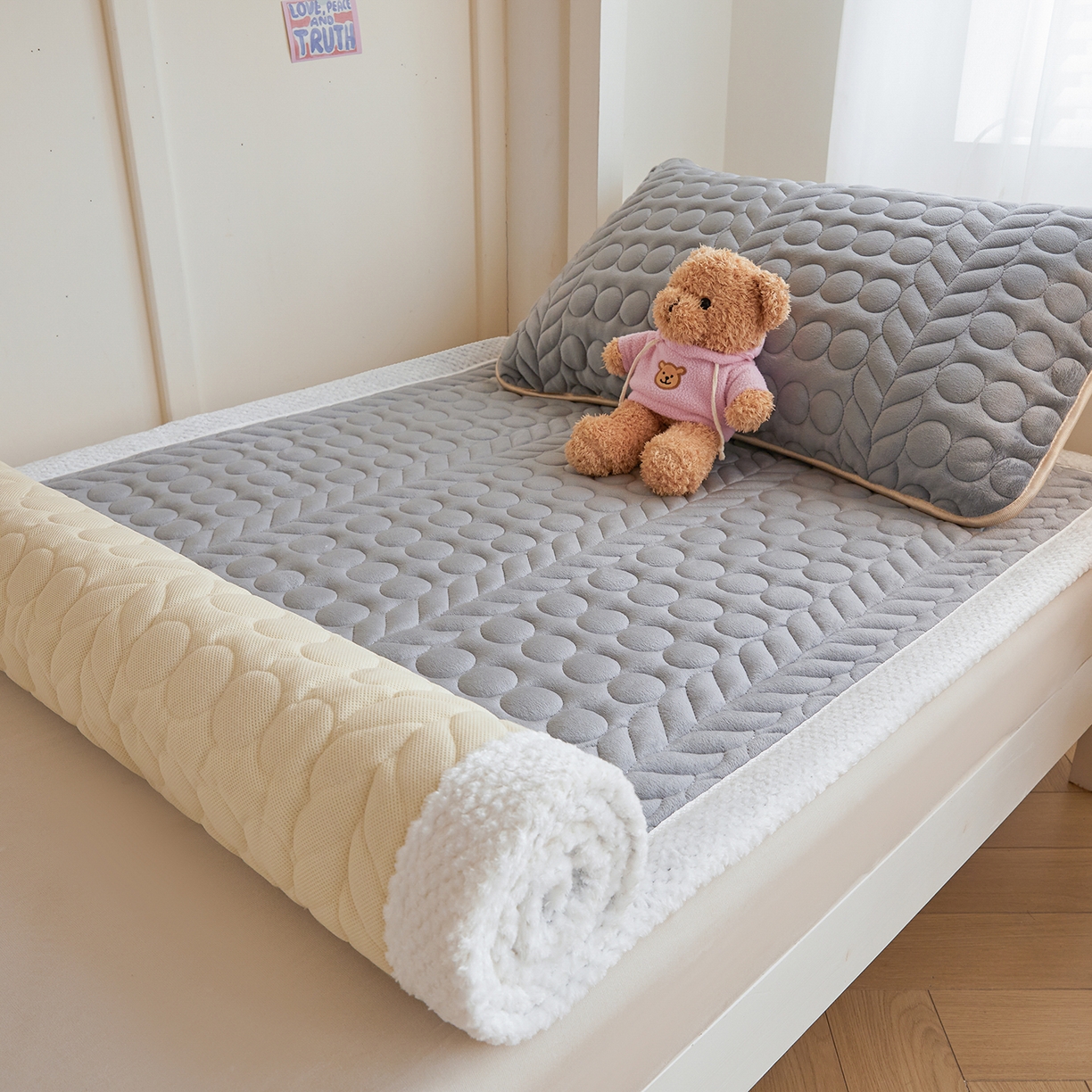 91家纺网 家纺一手货源 找家纺 希廷顿 2025新款保暖水晶绒宿舍床护垫 绅士灰