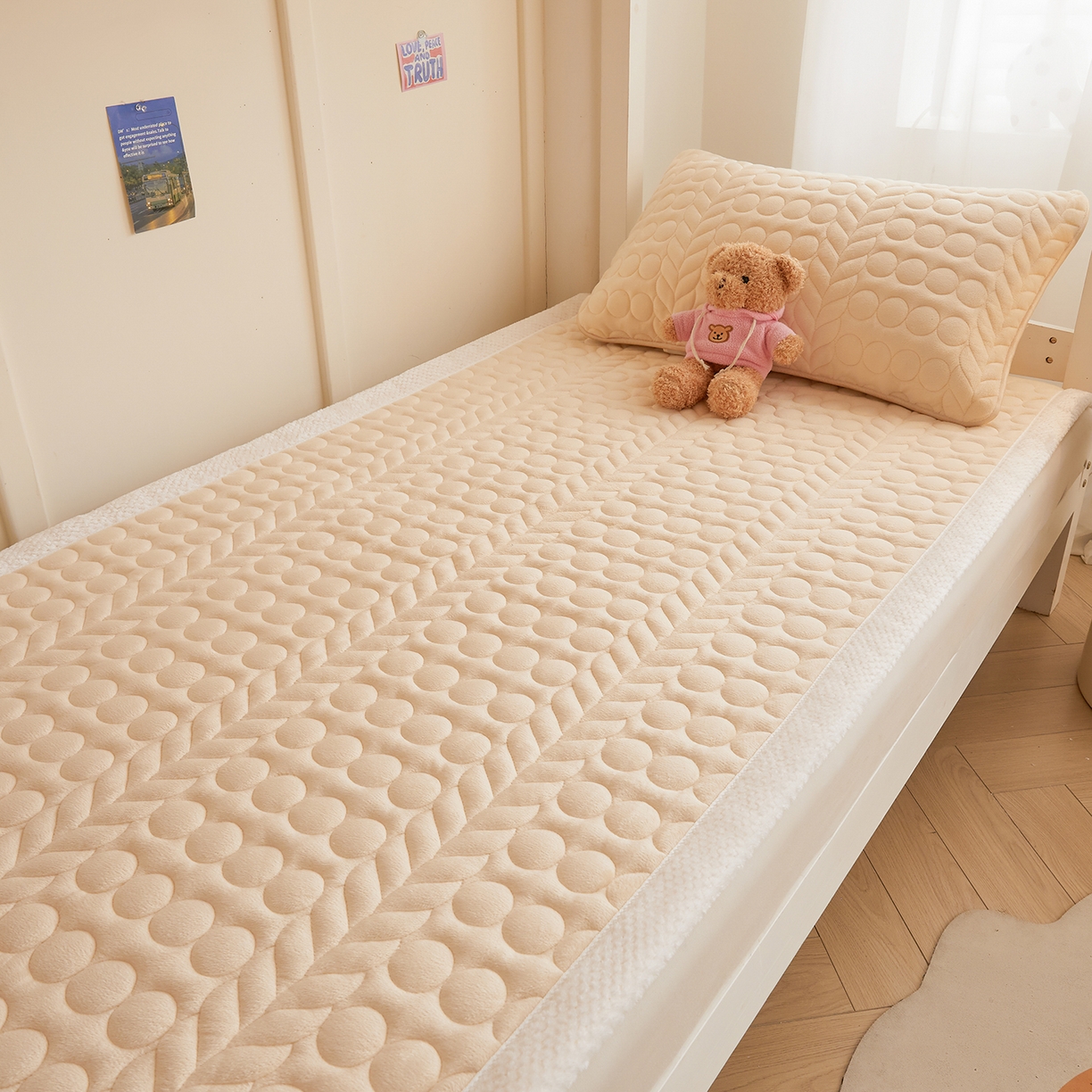 91家纺网 家纺一手货源 找家纺 希廷顿 2025新款保暖水晶绒宿舍床护垫 奶咖色