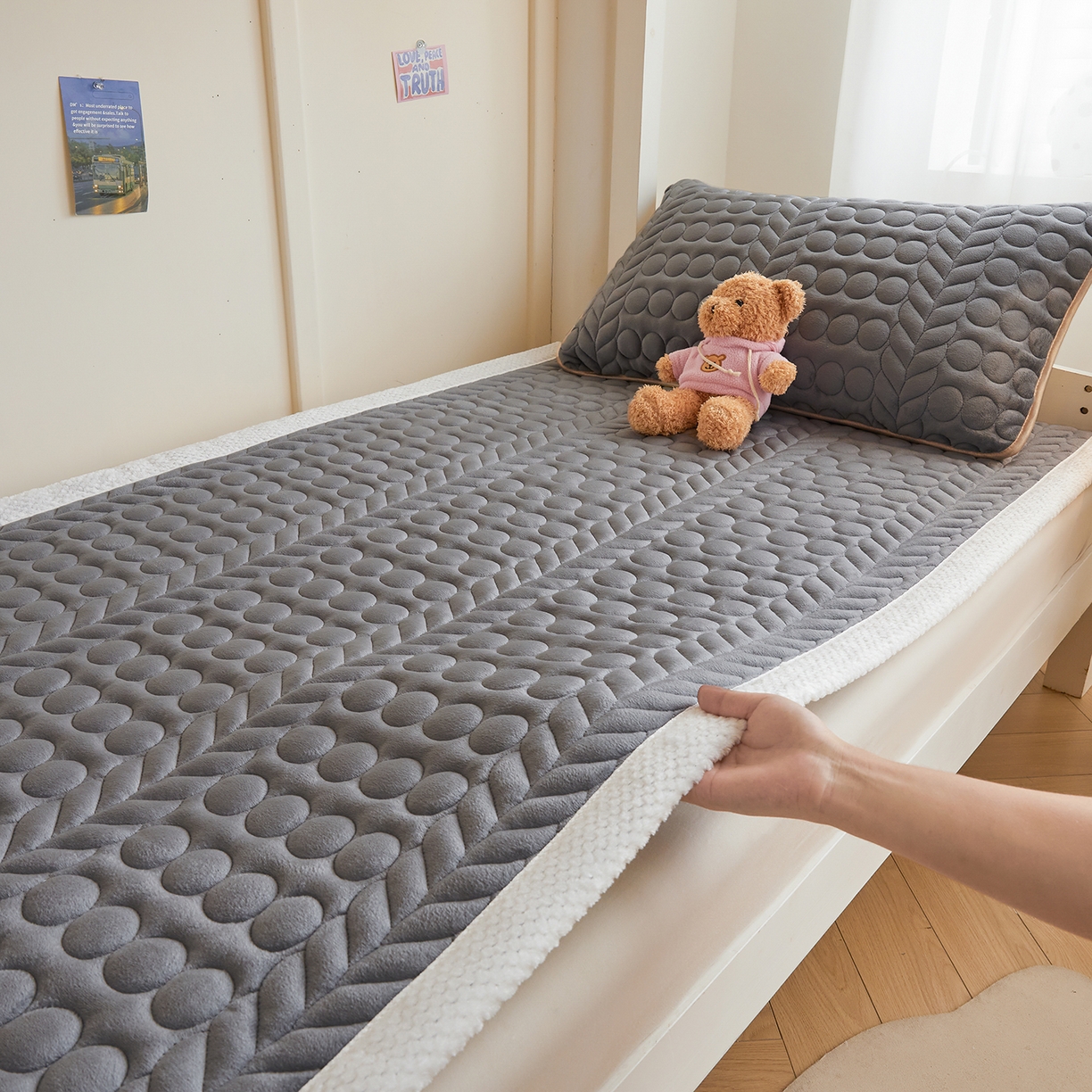 91家纺网 家纺一手货源 找家纺 希廷顿 2025新款保暖水晶绒宿舍床护垫 高级灰