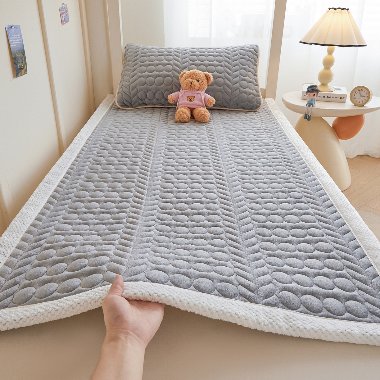 91家纺网 家纺一手货源 找家纺 希廷顿 2025新款保暖水晶绒宿舍床护垫 绅士灰