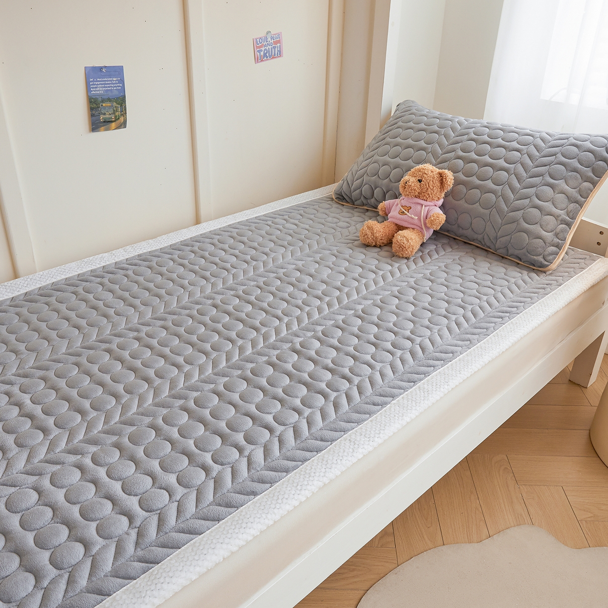 91家纺网 家纺一手货源 找家纺 希廷顿 2025新款保暖水晶绒宿舍床护垫 绅士灰