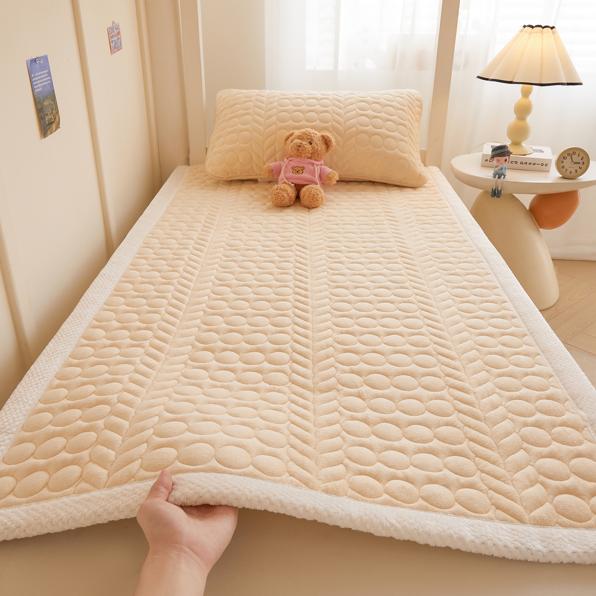 91家纺网 家纺一手货源 找家纺 希廷顿 2025新款保暖水晶绒宿舍床护垫 奶咖色