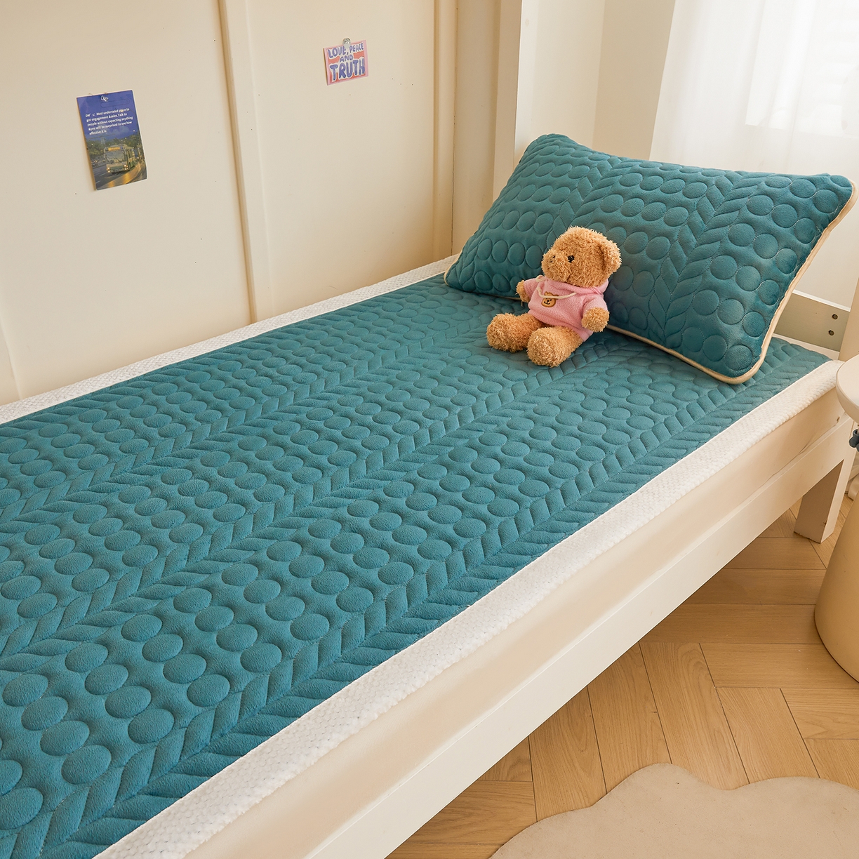 91家纺网 家纺一手货源 找家纺 希廷顿 2025新款保暖水晶绒宿舍床护垫 藏青色