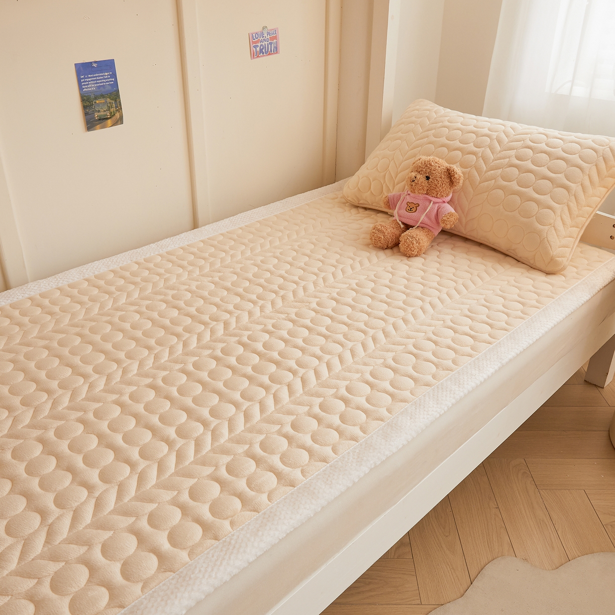 91家纺网 家纺一手货源 找家纺 希廷顿 2025新款保暖水晶绒宿舍床护垫 奶咖色