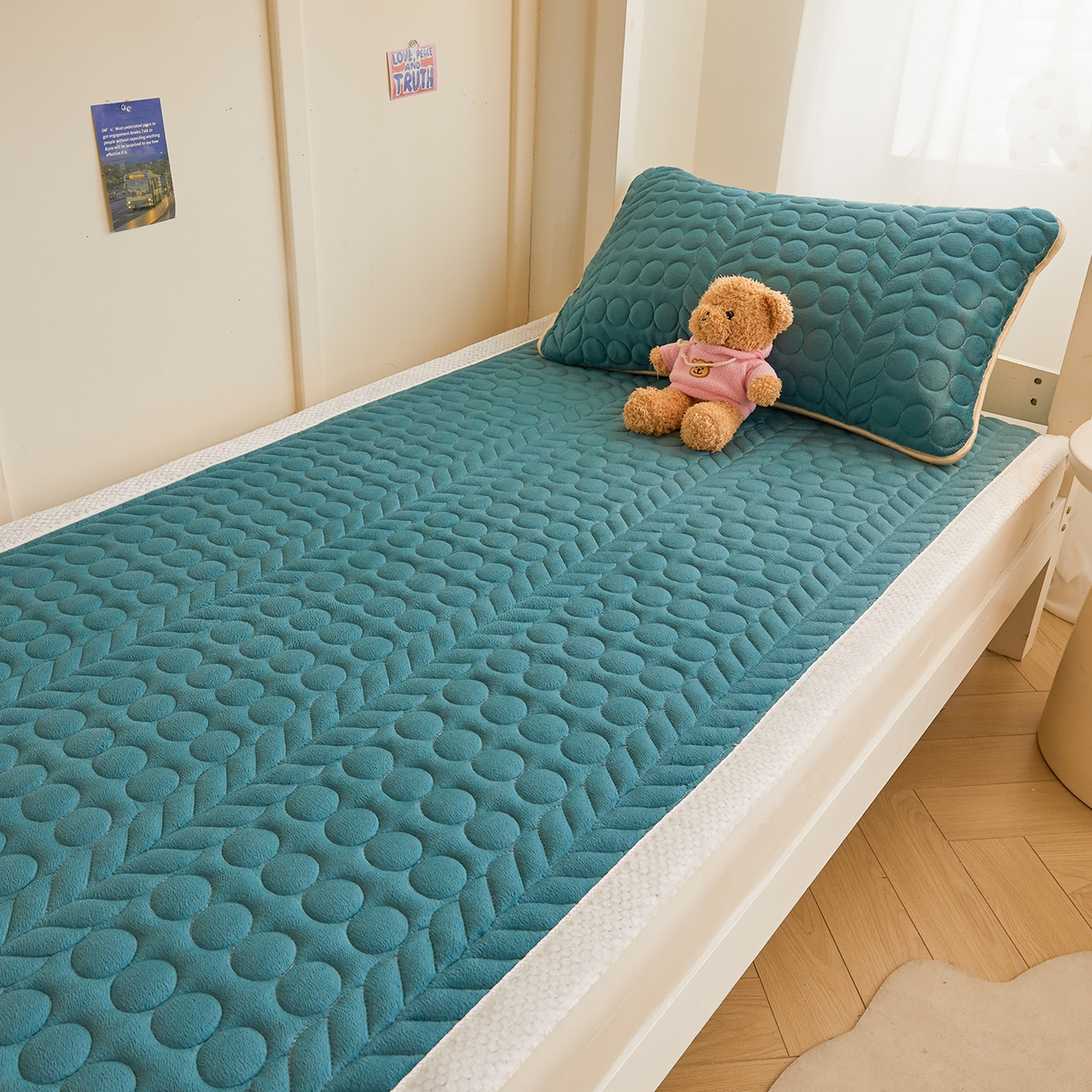 91家纺网 家纺一手货源 找家纺 希廷顿 2025新款保暖水晶绒宿舍床护垫 藏青色