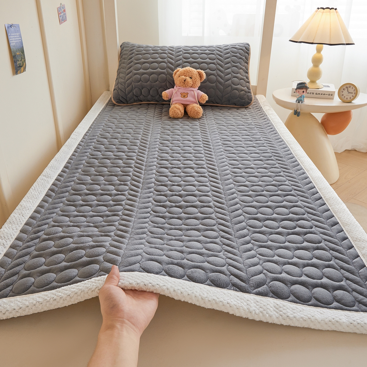 91家纺网 家纺一手货源 找家纺 希廷顿 2025新款保暖水晶绒宿舍床护垫 高级灰