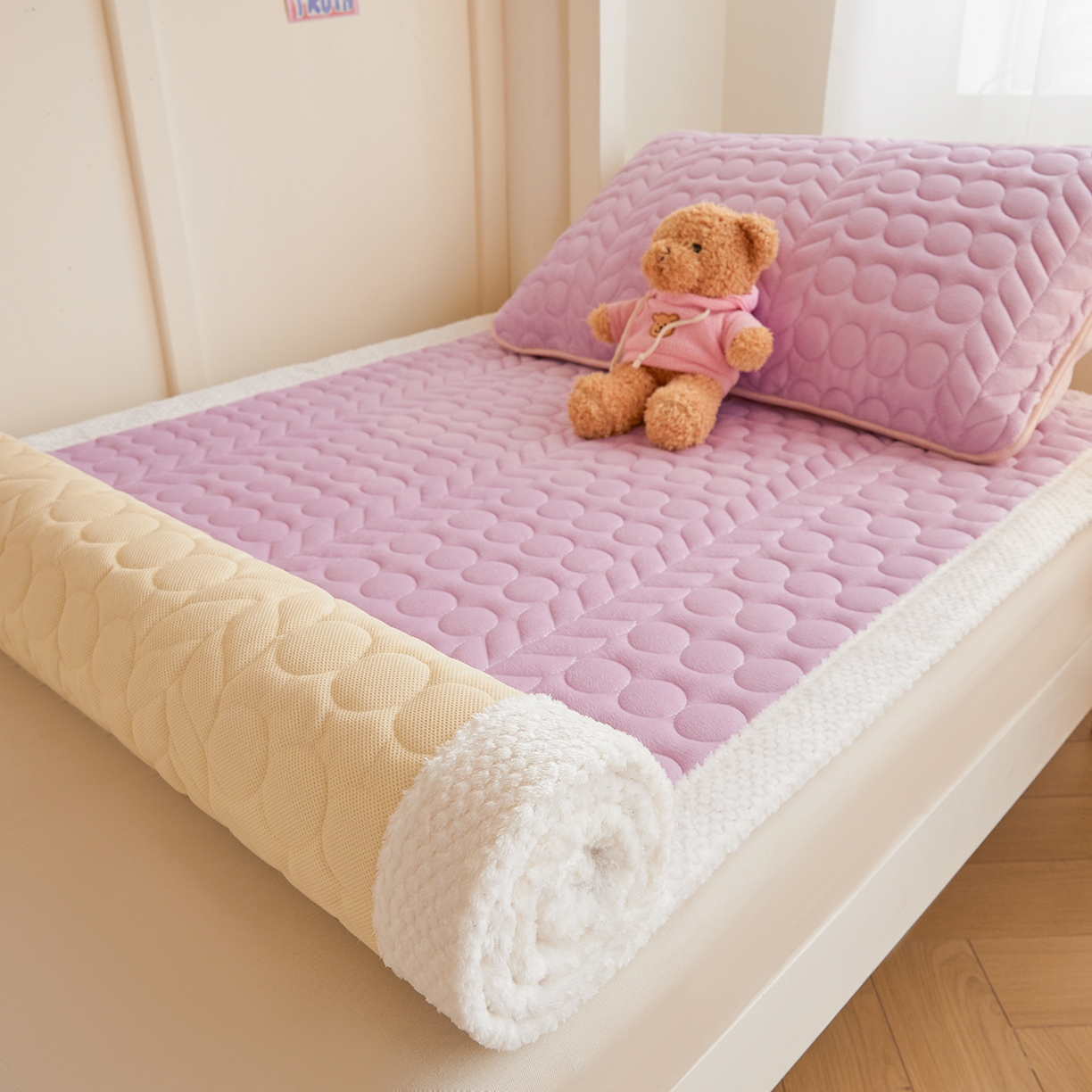 91家纺网 家纺一手货源 找家纺 希廷顿 2025新款保暖水晶绒宿舍床护垫 香芋紫