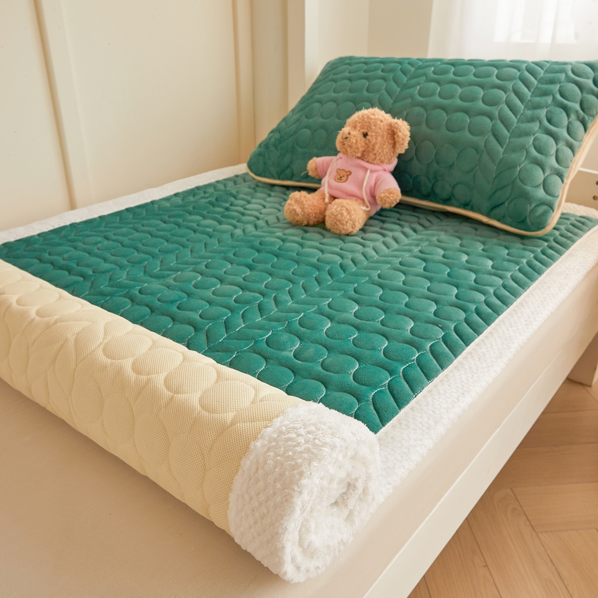 91家纺网 家纺一手货源 找家纺 希廷顿 2025新款保暖水晶绒宿舍床护垫 墨绿色