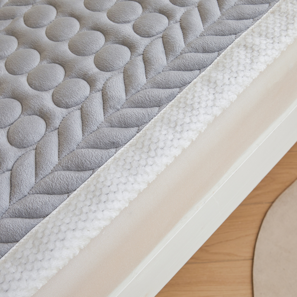 91家纺网 家纺一手货源 找家纺 希廷顿 2025新款保暖水晶绒宿舍床护垫 绅士灰