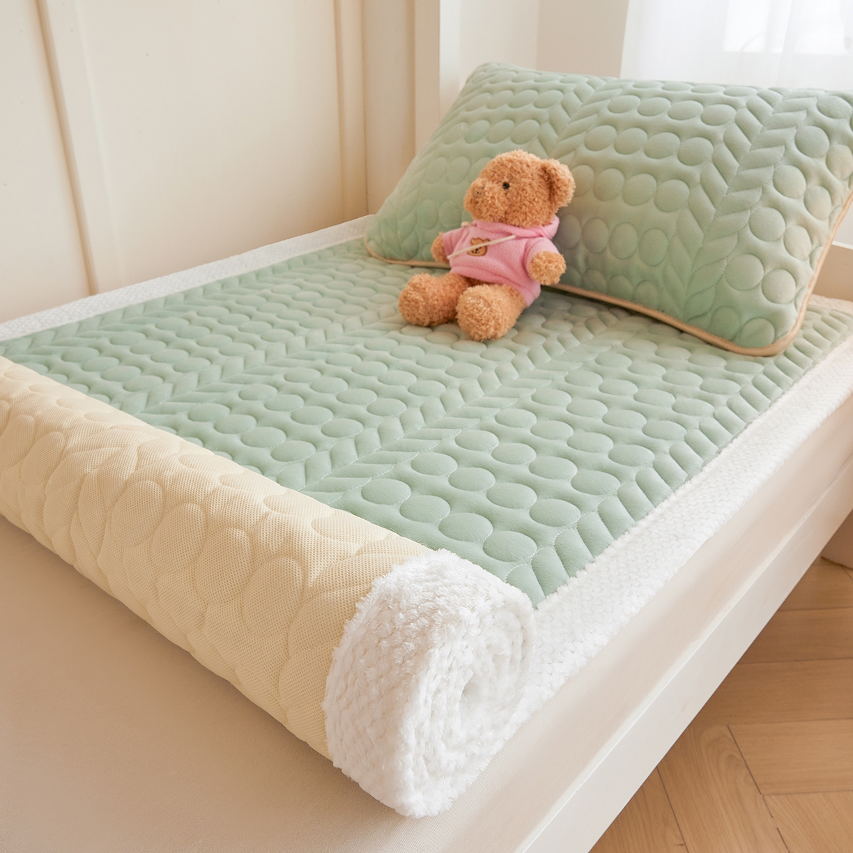 91家纺网 家纺一手货源 找家纺 希廷顿 2025新款保暖水晶绒宿舍床护垫 薄荷绿