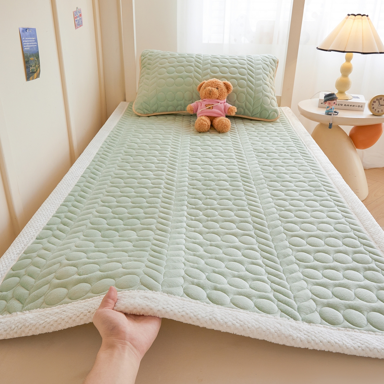 91家纺网 家纺一手货源 找家纺 希廷顿 2025新款保暖水晶绒宿舍床护垫 薄荷绿