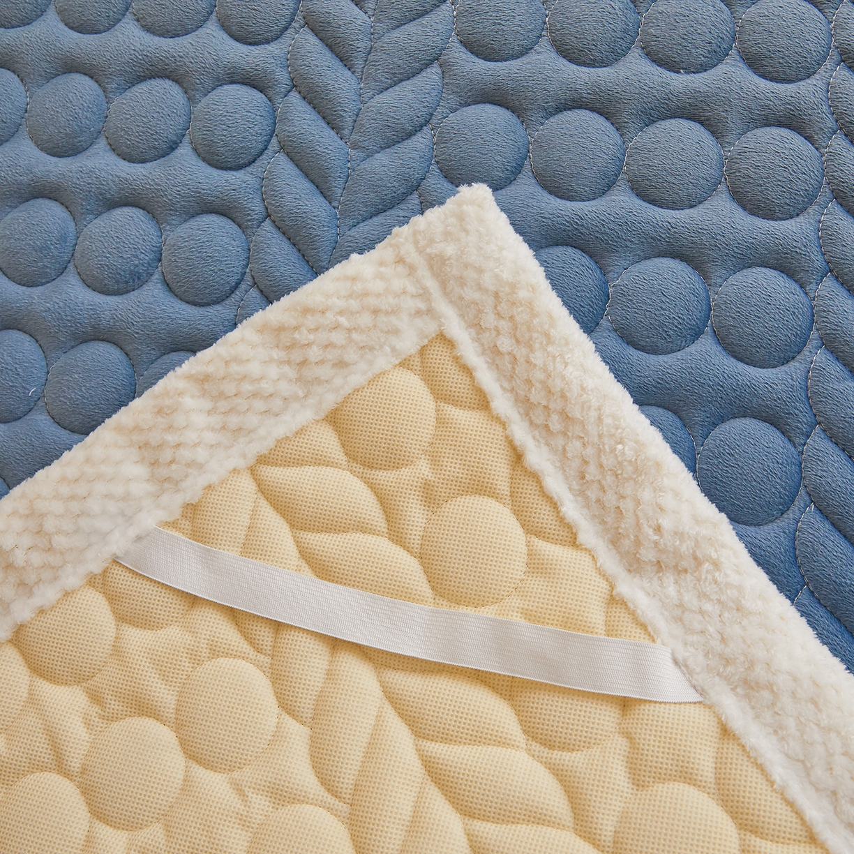 91家纺网 家纺一手货源 找家纺 希廷顿 2025新款保暖水晶绒宿舍床护垫 宾利蓝